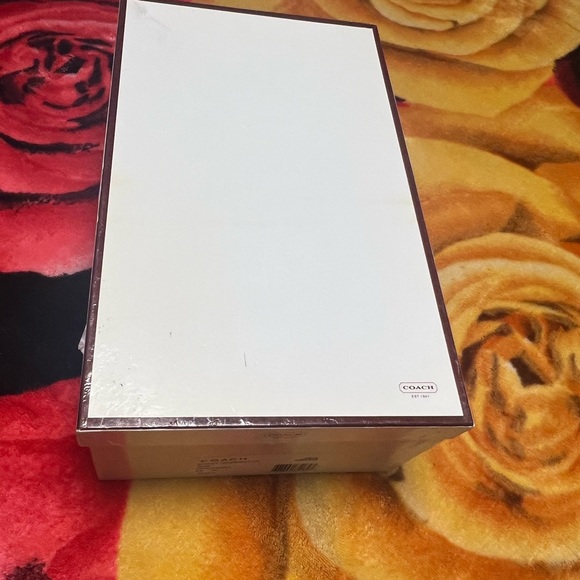 Coach - Picture 11 of 11